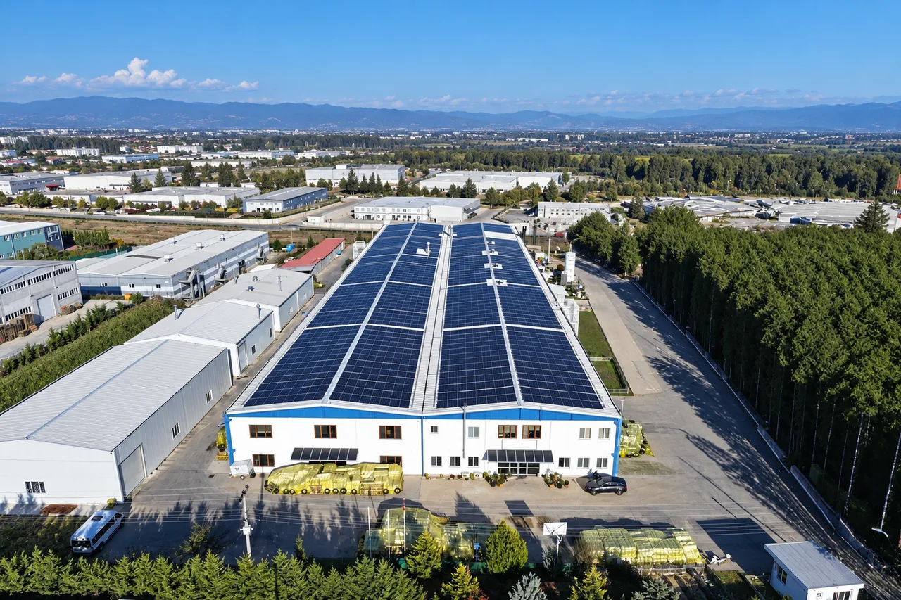Salder fabrikasının çatı üstü güneş enerjisi sistemi